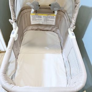 Chicco Lullago Portable Bassinet - Sand.